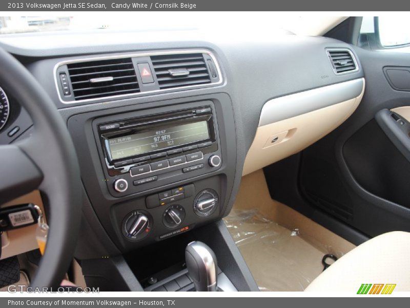 Candy White / Cornsilk Beige 2013 Volkswagen Jetta SE Sedan