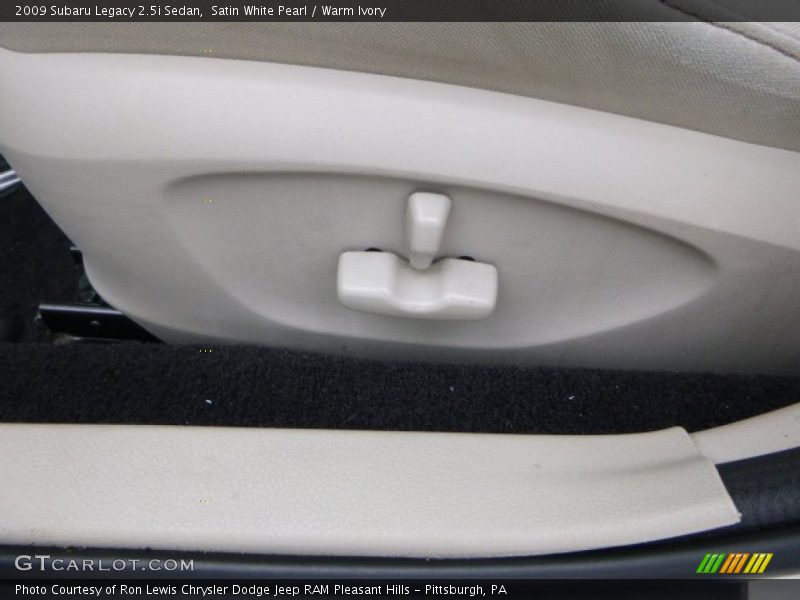 Satin White Pearl / Warm Ivory 2009 Subaru Legacy 2.5i Sedan