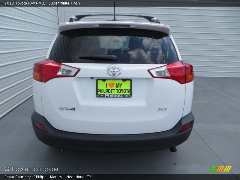 Super White / Ash 2013 Toyota RAV4 XLE