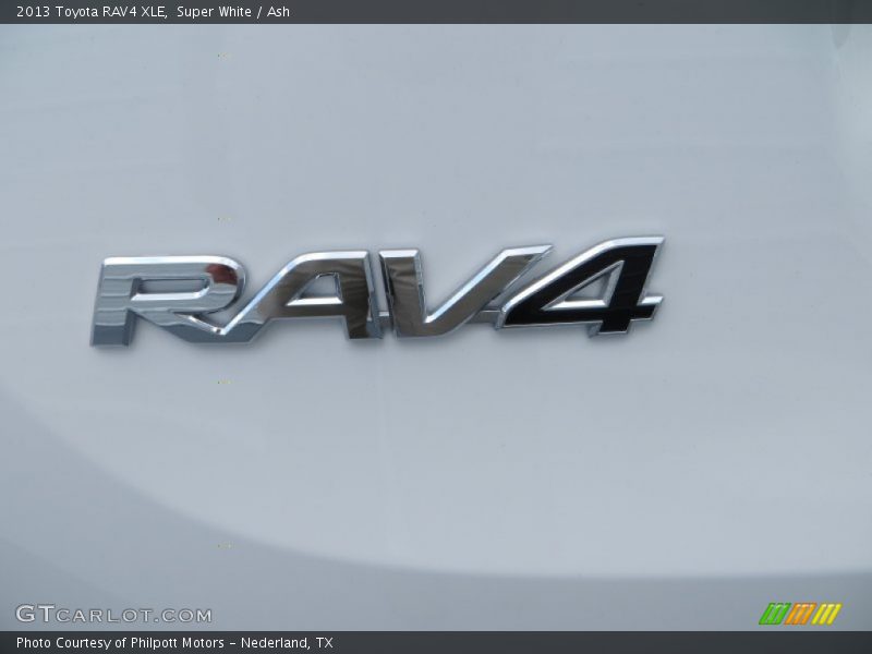 Super White / Ash 2013 Toyota RAV4 XLE