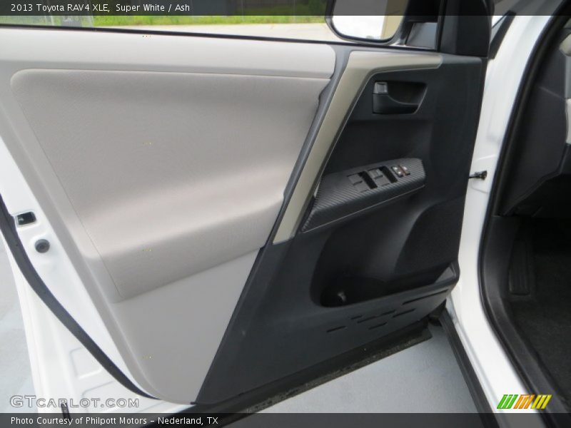 Super White / Ash 2013 Toyota RAV4 XLE