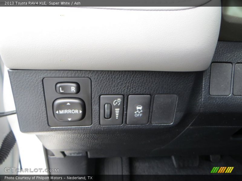 Super White / Ash 2013 Toyota RAV4 XLE