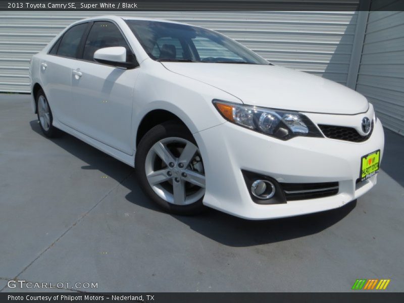 Super White / Black 2013 Toyota Camry SE