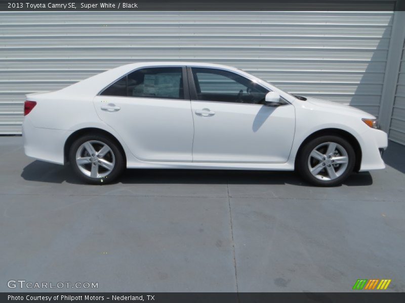 Super White / Black 2013 Toyota Camry SE