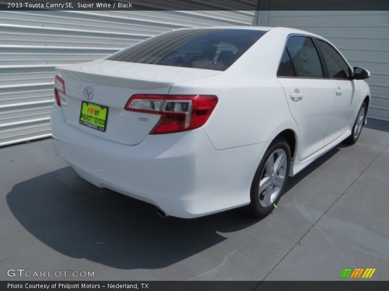 Super White / Black 2013 Toyota Camry SE
