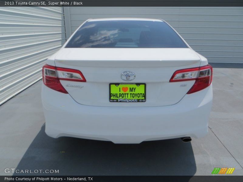Super White / Black 2013 Toyota Camry SE
