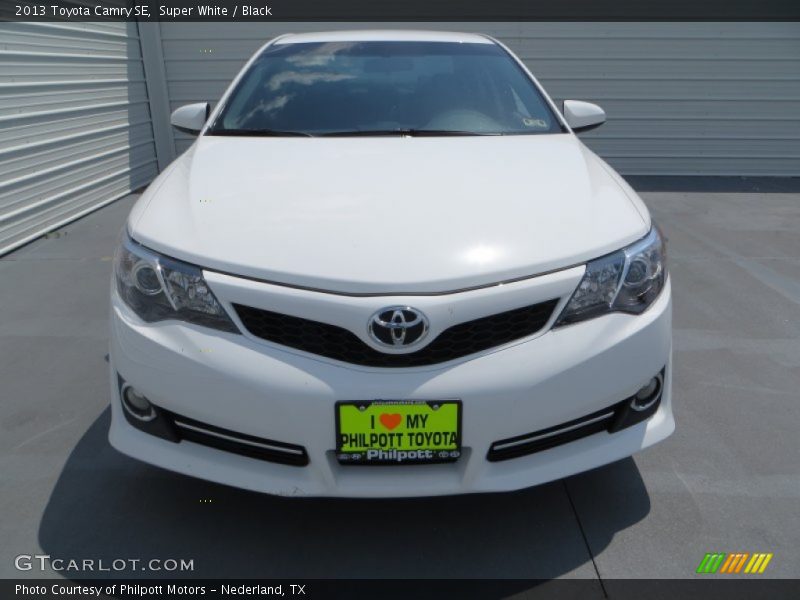 Super White / Black 2013 Toyota Camry SE