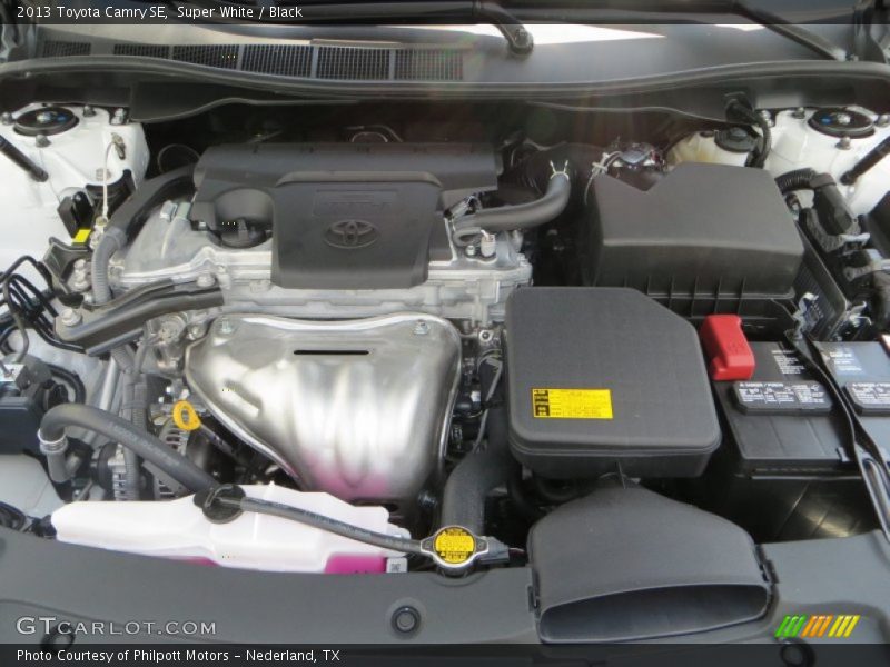 Super White / Black 2013 Toyota Camry SE