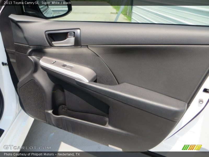 Super White / Black 2013 Toyota Camry SE