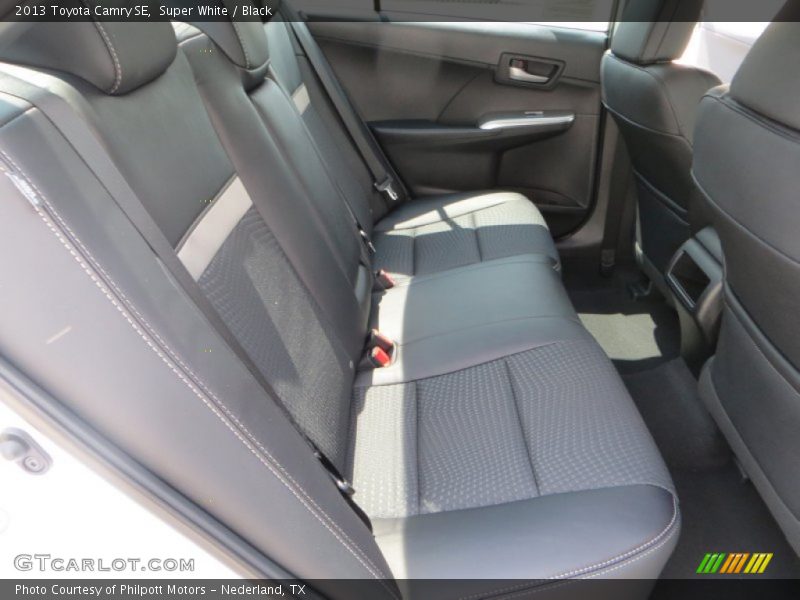 Super White / Black 2013 Toyota Camry SE