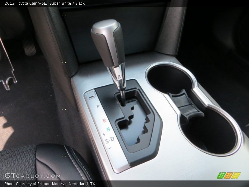 Super White / Black 2013 Toyota Camry SE