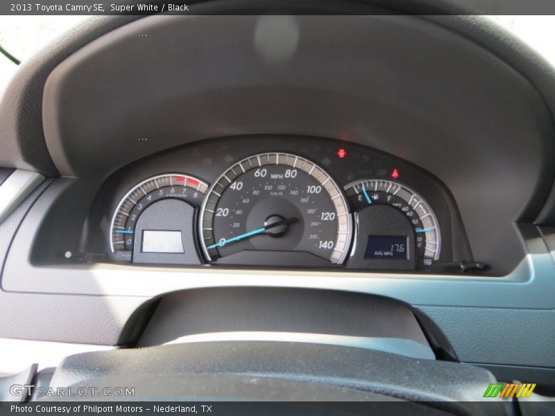 Super White / Black 2013 Toyota Camry SE