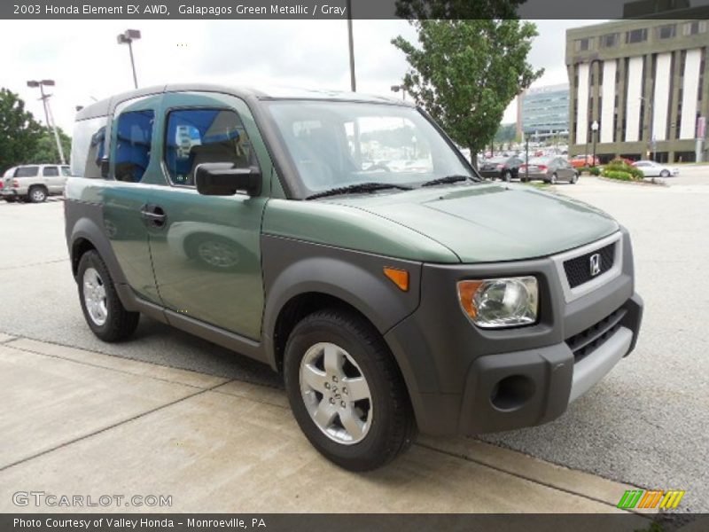 Front 3/4 View of 2003 Element EX AWD