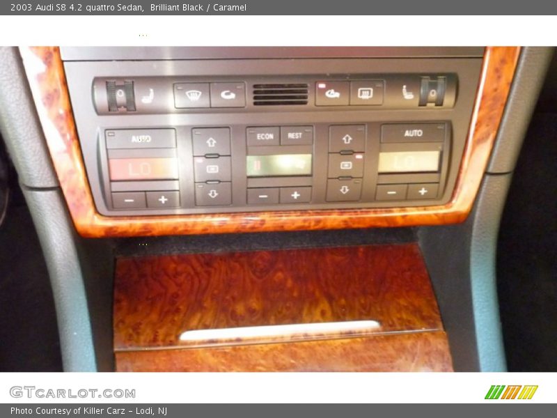 Controls of 2003 S8 4.2 quattro Sedan