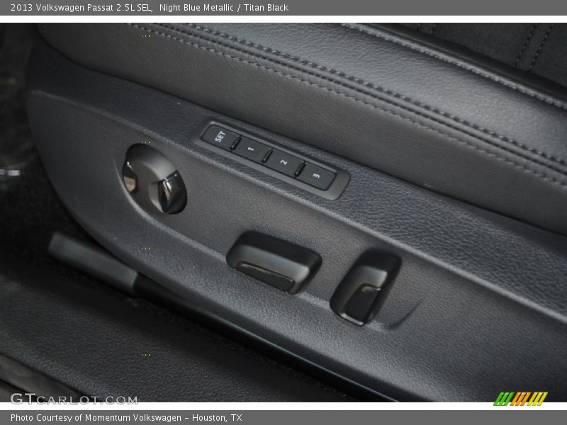 Night Blue Metallic / Titan Black 2013 Volkswagen Passat 2.5L SEL