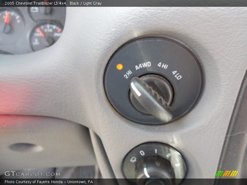 Black / Light Gray 2005 Chevrolet TrailBlazer LS 4x4