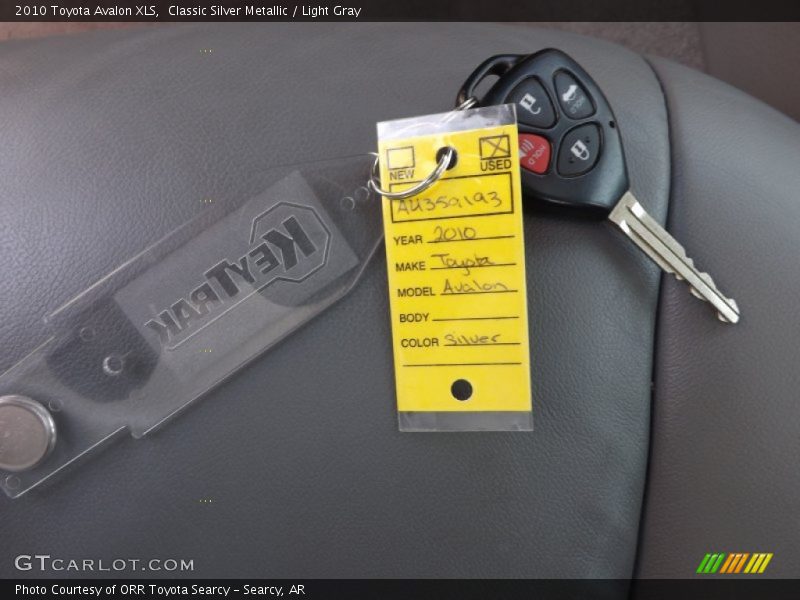 Classic Silver Metallic / Light Gray 2010 Toyota Avalon XLS