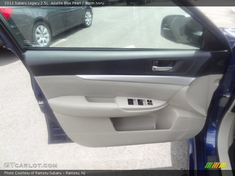 Azurite Blue Pearl / Warm Ivory 2011 Subaru Legacy 2.5i