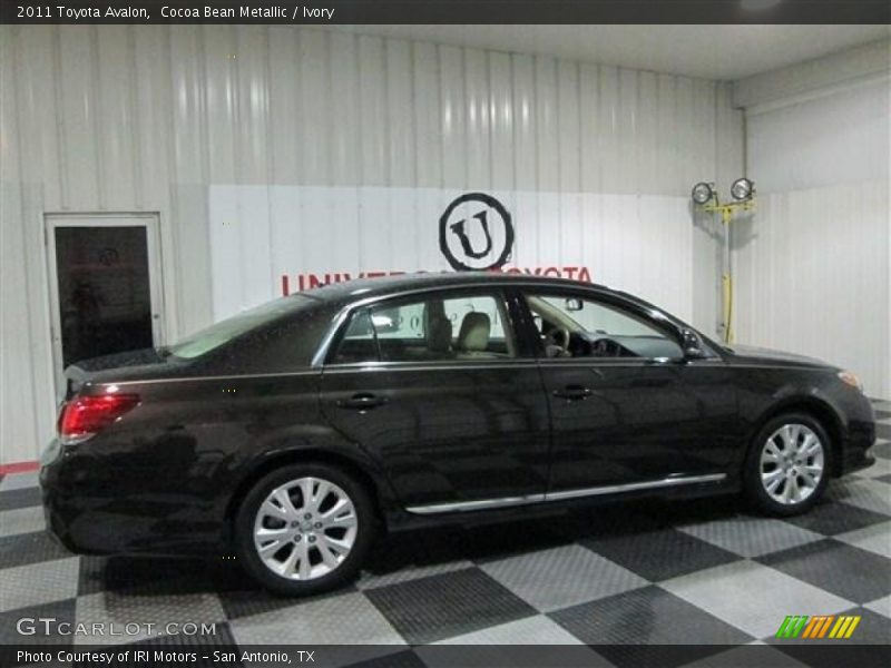Cocoa Bean Metallic / Ivory 2011 Toyota Avalon