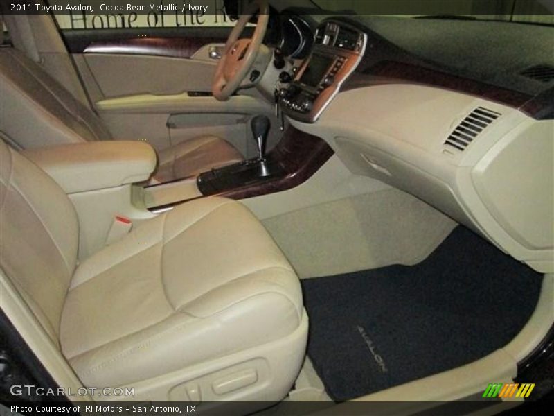 Cocoa Bean Metallic / Ivory 2011 Toyota Avalon