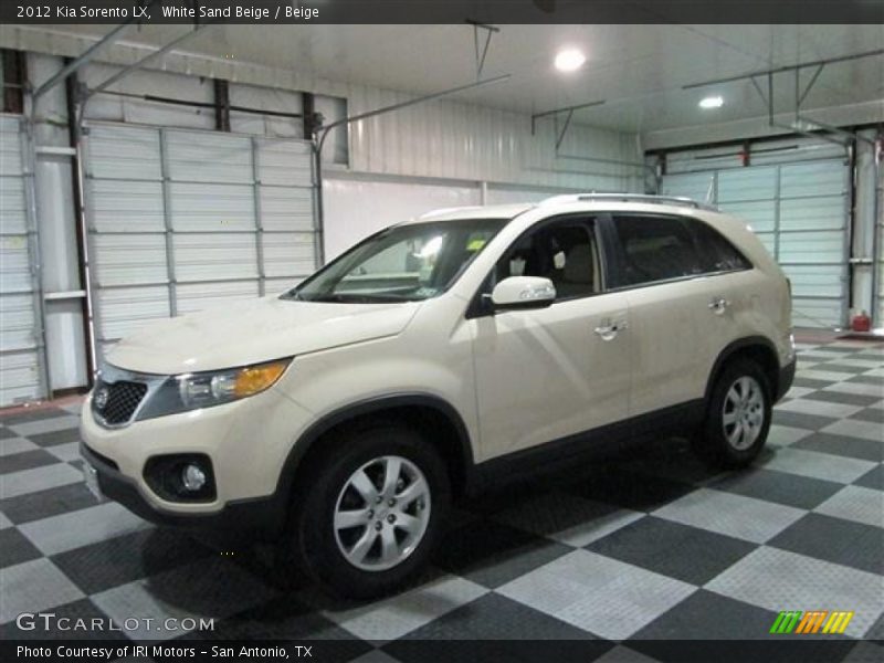 Front 3/4 View of 2012 Sorento LX