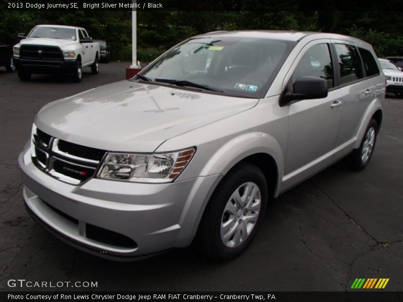 Bright Silver Metallic / Black 2013 Dodge Journey SE