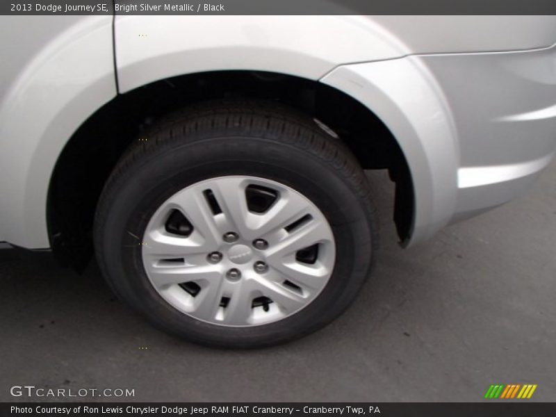 Bright Silver Metallic / Black 2013 Dodge Journey SE