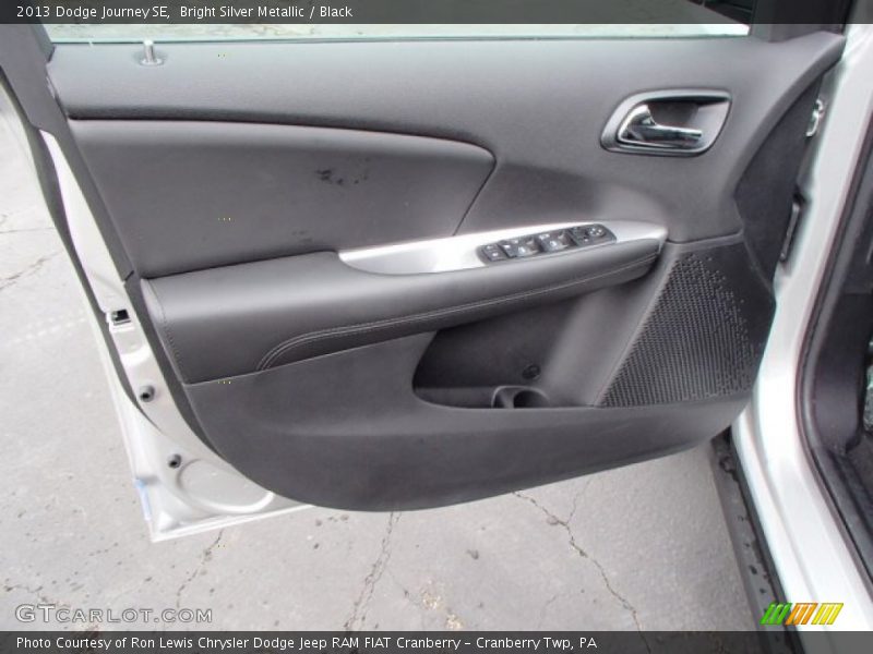 Bright Silver Metallic / Black 2013 Dodge Journey SE