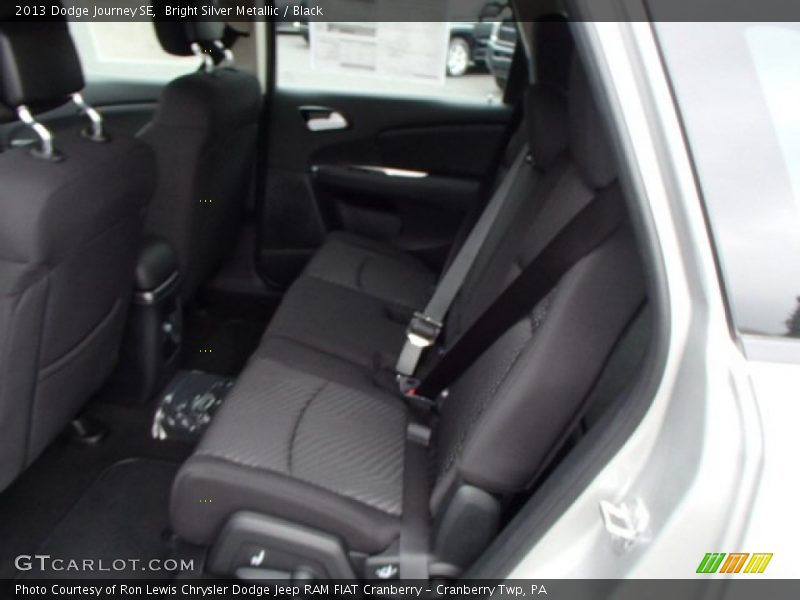 Bright Silver Metallic / Black 2013 Dodge Journey SE