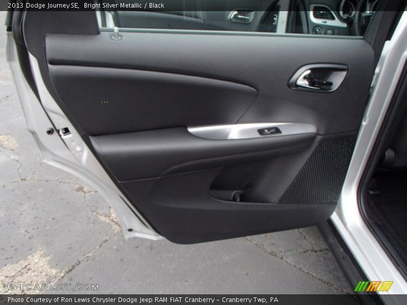 Bright Silver Metallic / Black 2013 Dodge Journey SE