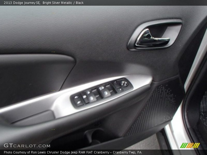 Bright Silver Metallic / Black 2013 Dodge Journey SE