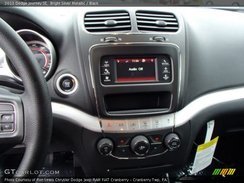 Bright Silver Metallic / Black 2013 Dodge Journey SE