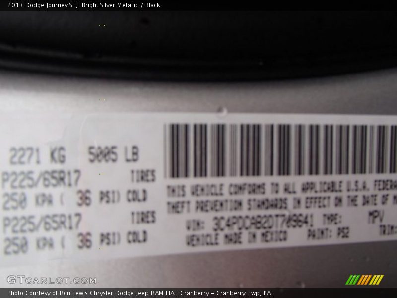 Bright Silver Metallic / Black 2013 Dodge Journey SE