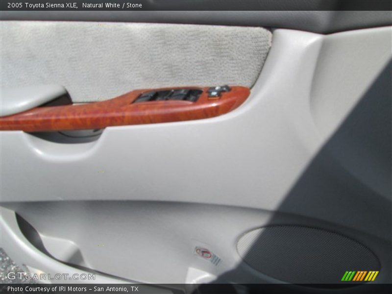 Natural White / Stone 2005 Toyota Sienna XLE