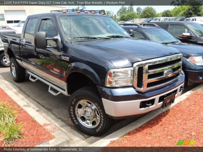 Front 3/4 View of 2006 F350 Super Duty XLT Crew Cab 4x4