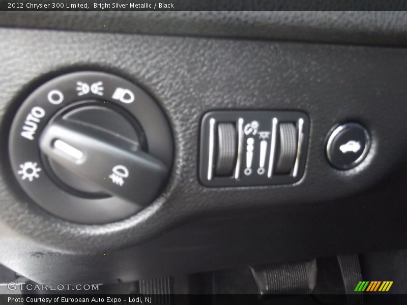 Bright Silver Metallic / Black 2012 Chrysler 300 Limited