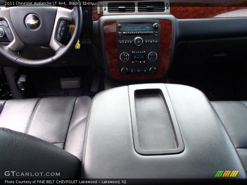 Black / Ebony 2011 Chevrolet Avalanche LT 4x4