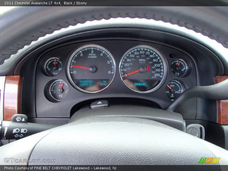 Black / Ebony 2011 Chevrolet Avalanche LT 4x4