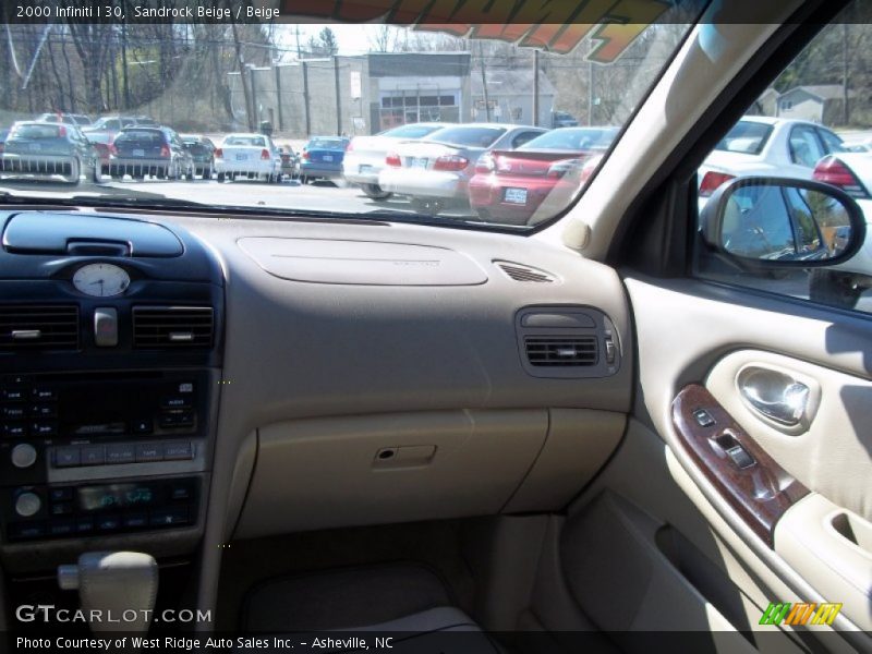 Sandrock Beige / Beige 2000 Infiniti I 30