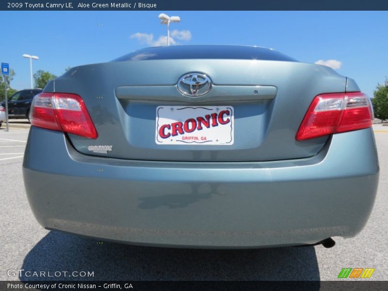 Aloe Green Metallic / Bisque 2009 Toyota Camry LE