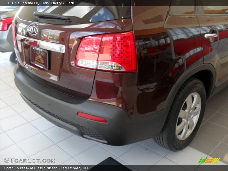 Dark Cherry / Black 2011 Kia Sorento LX