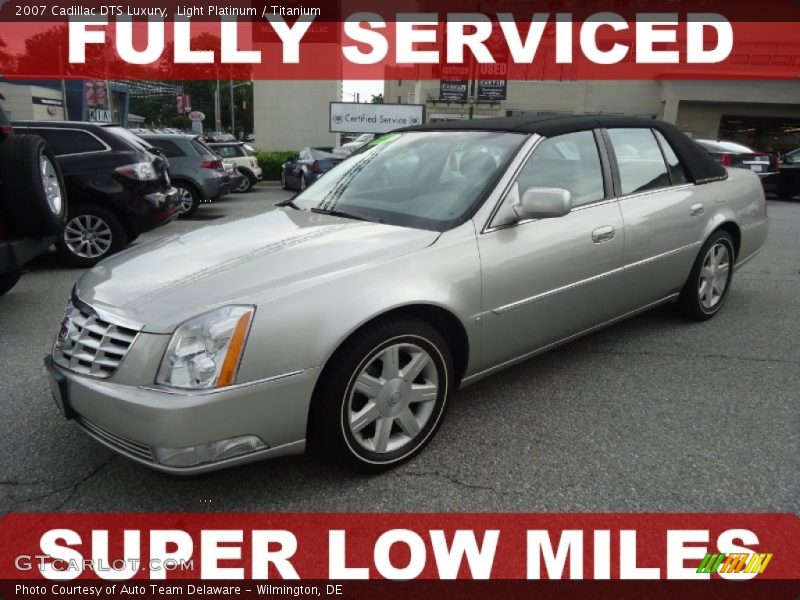 Light Platinum / Titanium 2007 Cadillac DTS Luxury