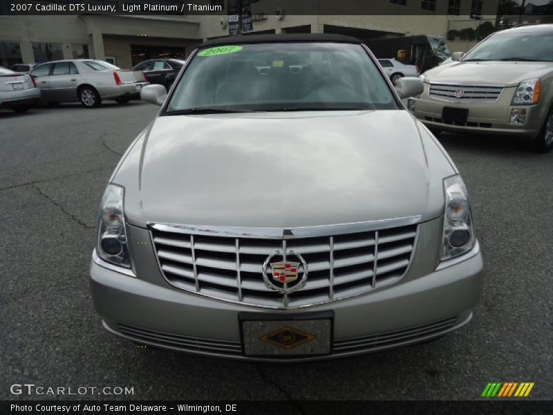 Light Platinum / Titanium 2007 Cadillac DTS Luxury