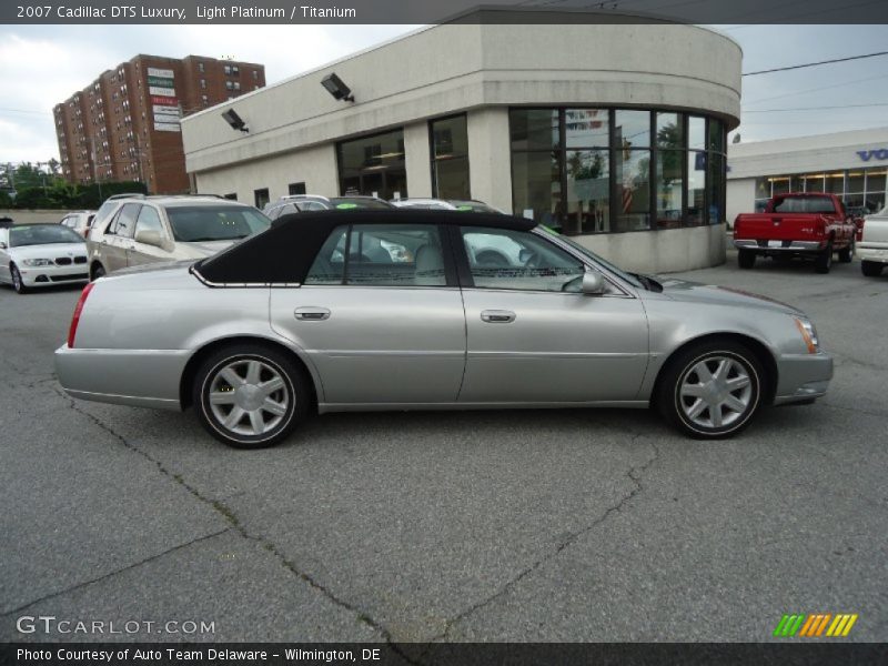 Light Platinum / Titanium 2007 Cadillac DTS Luxury