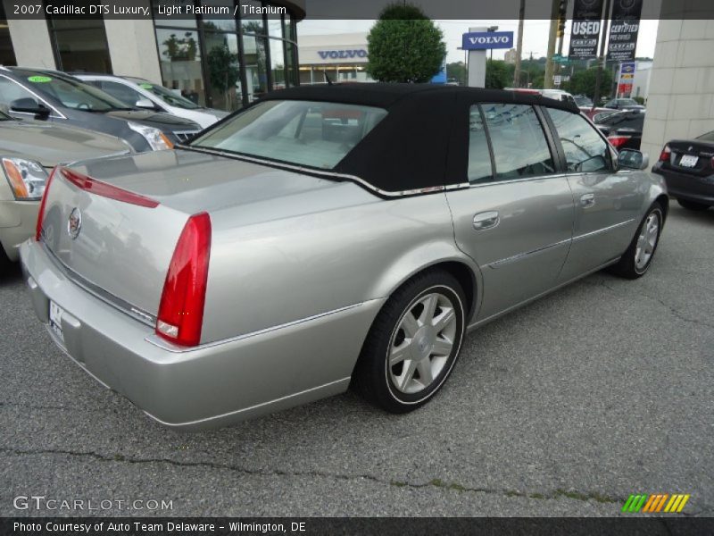 Light Platinum / Titanium 2007 Cadillac DTS Luxury