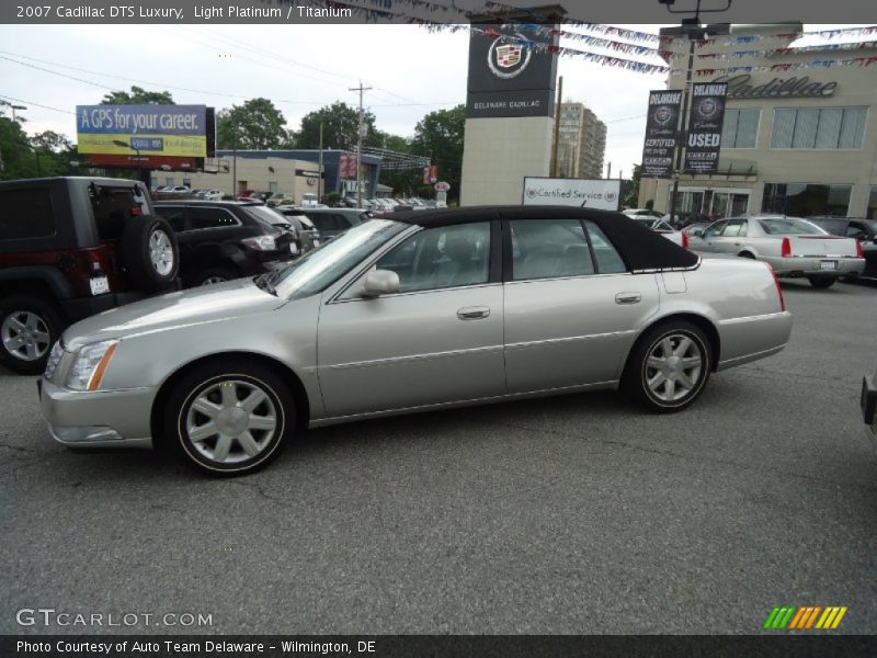 Light Platinum / Titanium 2007 Cadillac DTS Luxury