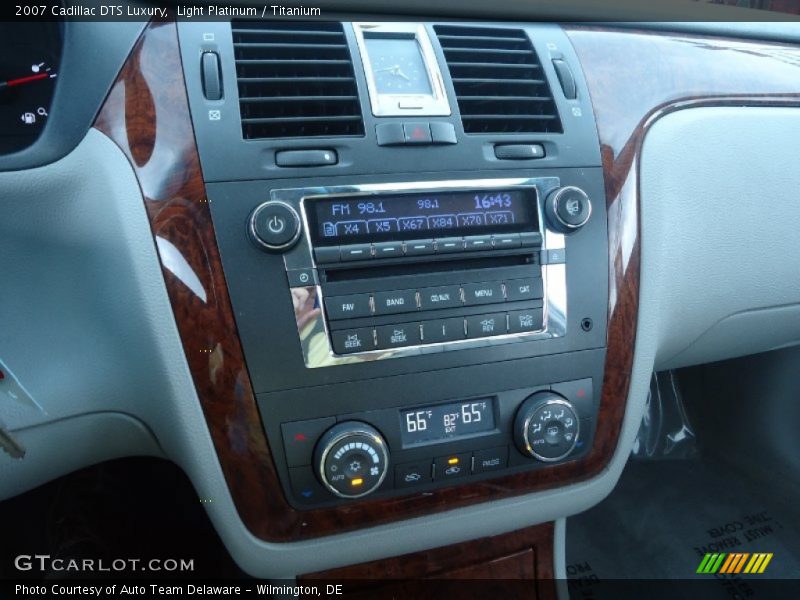 Light Platinum / Titanium 2007 Cadillac DTS Luxury