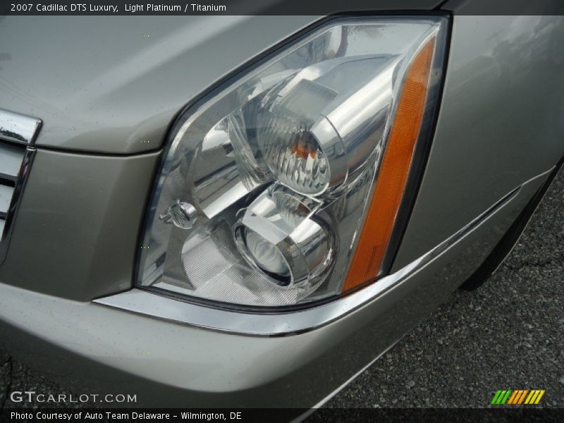 Light Platinum / Titanium 2007 Cadillac DTS Luxury