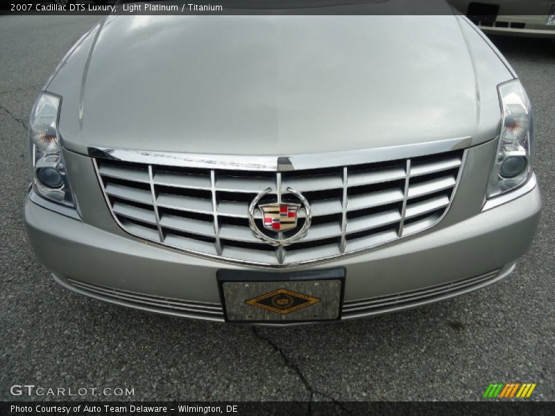 Light Platinum / Titanium 2007 Cadillac DTS Luxury