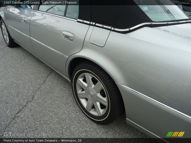 Light Platinum / Titanium 2007 Cadillac DTS Luxury